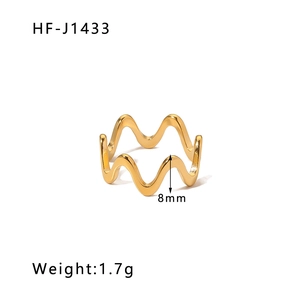 Detailed view of an 8mm wide 18k gold plated stainless steel wave ring weighing 1.7g