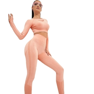 Ensemble de yoga orange corail sans couture avec haut manches longues et legging