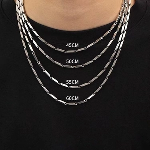 Collier minimaliste en acier titane argenté disponible en longueurs 45cm 50cm 55cm 60cm