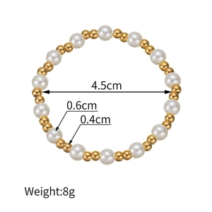 Detail view of pearl and gold bead bracelet with size annotations and 4.5cm diameter