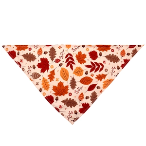 Détail du motif de feuilles d'érable d'automne sur un bandana triangulaire pour chien