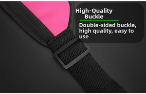 Détail de la boucle réglable et de la sangle renforcée sur la ceinture de course rose