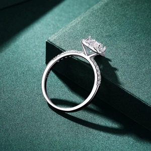 Elegant 925 sterling silver ring with round zirconia and four-prong setting