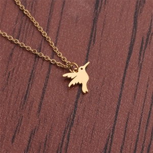 Collana con ciondolo a forma di colibrì dorato in acciaio inossidabile lucido con catena