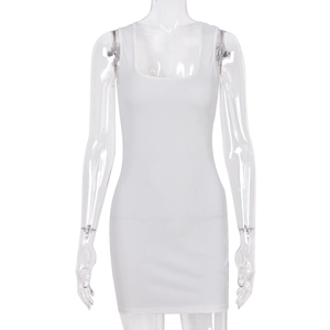 Vestido ajustado blanco sin mangas con cuello en U y tejido de punto acanalado