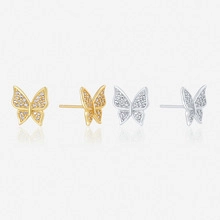Detailansicht goldener und silberner Schmetterling-Ohrstecker mit Zirkonia-Besatz