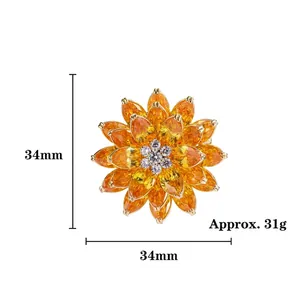 Élégante broche fleur de lotus des neiges à trois couches avec pierres ambrées