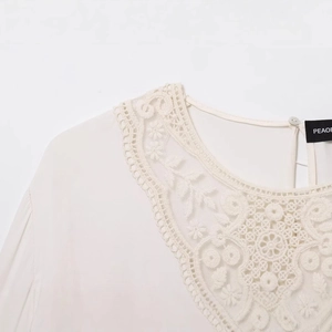 Elegant off-white pleated shirt for women with detailed heavy lace floral collar