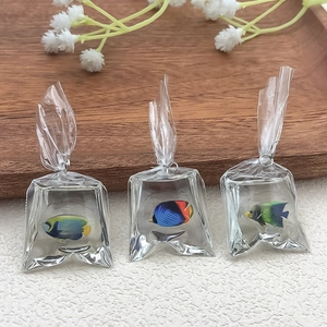 Miniatur Harz Wassertaschen Anhänger mit tropischen Fischen für DIY Schmuckherstellung