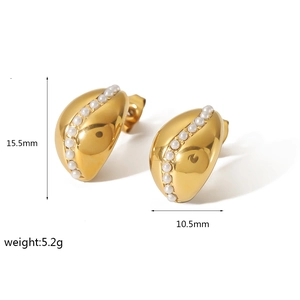 Detailed view showing 15.5mm x 10.5mm dimensions of gold pearl arch stud earrings