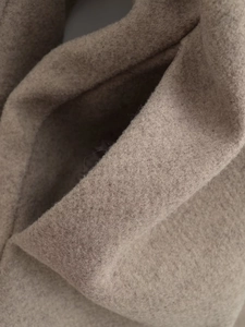 Vue macro de la texture du tissu en laine couleur avoine et détails de la matière