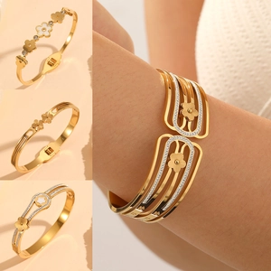 Bracciale Rigido Floreale Da Donna Placcato Oro 18K In Acciaio Inossidabile Con Strass E Madreperla
