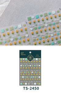 Dettaglio macro di adesivi per unghie 3D TS-2450 con motivi floreali verdi e a griglia
