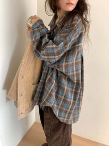 Chemise à carreaux pour femmes avec pantalon en velours et gilet polaire tenue d'automne