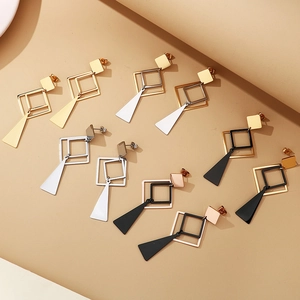Détails des boucles d'oreilles géométriques en acier inoxydable en plusieurs tons et finitions