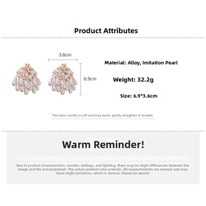 Vue détaillée des boucles d'oreilles élégantes en perles gouttes de 6,9 cm par 3,6 cm