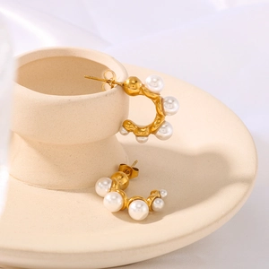 Elegant C-shaped gold titanium earrings with inlaid white pearls for women fashion
