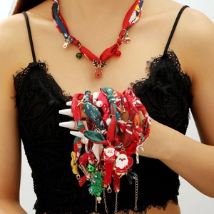 Collier de Noël coloré avec pendentifs en tissu, motifs renne et père Noël festifs