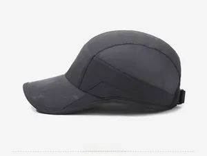 Détail du mesh alvéolé respirant sur le côté d'une casquette de sport à séchage rapide