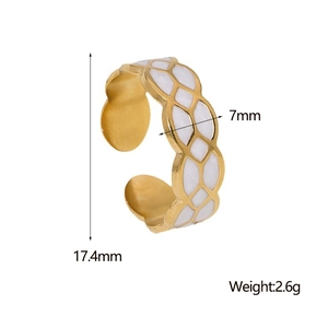 Detail showing dimensions of 18K gold plated checkered ring with 17.4mm diameter