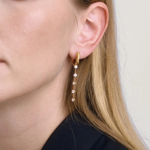 Boucles d'oreilles créoles dorées en acier inoxydable avec pampilles en zircone