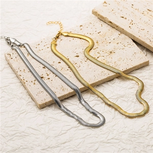 Collier Chaîne en Os de Serpent Plate en Acier Inoxydable Minimaliste pour Femmes Bijoux de Mode Plaqués Or Argent