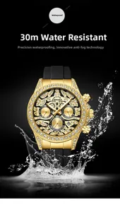 Gros plan d'une montre chronographe dorée sertie de strass avec effet d'éclaboussures