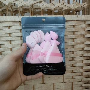 Set di spugne per trucco rosa a triangolo e goccia in confezione a marchio ALYAN