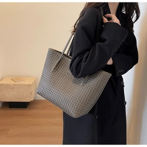 Fashionable grey-brown woven tote bag for women with large capacity for commuting