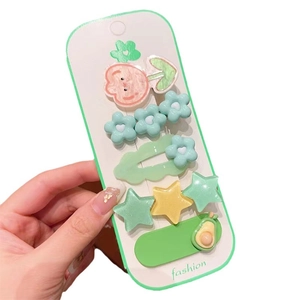 Green 5-piece girls' hair clip set with acrylic flowers and clouds on a card