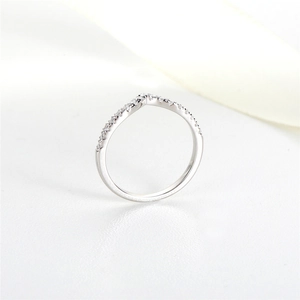 Minimalist S925 sterling silver V-shaped stacked ring with sparkling moissanite diamonds