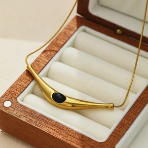 Collier Vintage en Acier Inoxydable avec Pendentif Barre Courbe pour Femme Plaqué Or 18K Incrustation de Pierre Noire