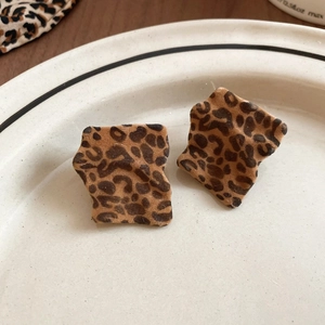 Unregelmäßige Ohrringe mit Leopardenmuster, beflockt in Braun, minimalistisches Vintage-Design