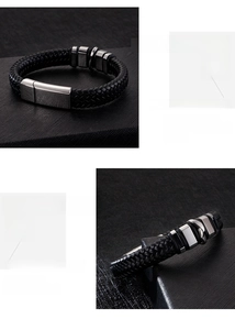 Détails du bracelet en cuir tressé noir avec accents métalliques à motif tête de mort