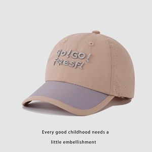 Dettaglio cappellino bimbo con fori traspiranti e ricamo Go Go Fresh sul davanti