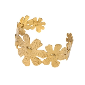 Vintage floral open cuff bracelet in gold finish with 3D daisy flower design