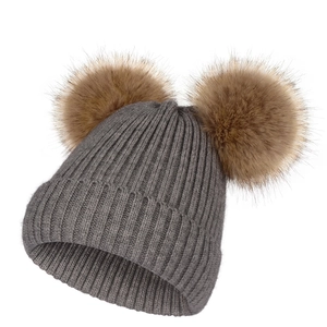 Bonnet En Tricot Côtelé Avec Double Pompons En Fausse Fourrure Amovibles Couvre-Chef D'hiver Chaud Pour Adultes Et Enfants Unisexe
