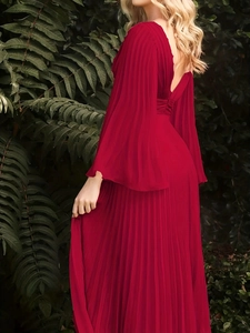 Elegant red V-neck pleated maxi party dress with long flared sleeves for women