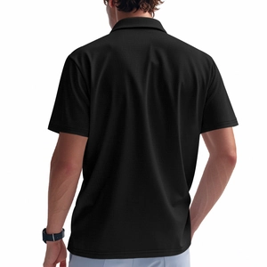 Vista trasera detallada del polo negro de punto gofrado para hombre con textura