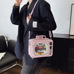 Borsa a tracolla vintage in ecopelle rosa a forma di TV con stampa retro
