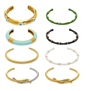 Set di otto bracciali rigidi geometrici in smalto con occhio del male in vari design dorati