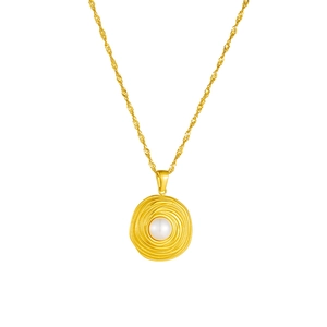Detail of 18K gold-plated twisted pendant with central pearl on a gold rope chain necklace