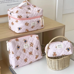 Quilted Makeup Bag Cute Cartoon Bear Pattern Striped Cosmetic Pouch Portable Toiletry Organizer Zipper Handbag