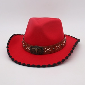 Sombrero vaquero de lana roja con hebilla de cabeza de toro y borde trenzado