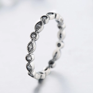 Vintage S925 sterling silver ring with alternating round and marquise zircon accents
