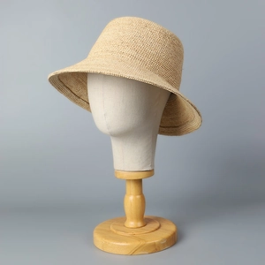 Elegante cappello in paglia di rafia a tesa larga con corona piatta per protezione solare