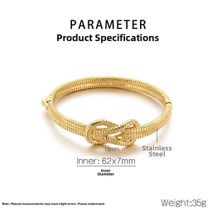 Close-up of golden stainless steel knot bracelet showing dimensions 62x7mm and 35g weight