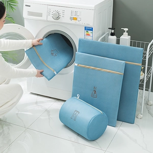 Blue sandwich mesh laundry bag set for delicate clothes with protective zipper