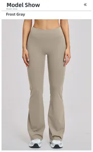 Vue détaillée du pantalon de yoga évasé à taille haute en tissu mat gris givré