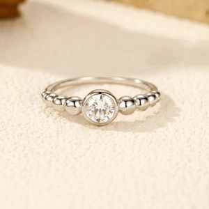 Elegant S925 sterling silver bubble ring with a round brilliant moissanite stone